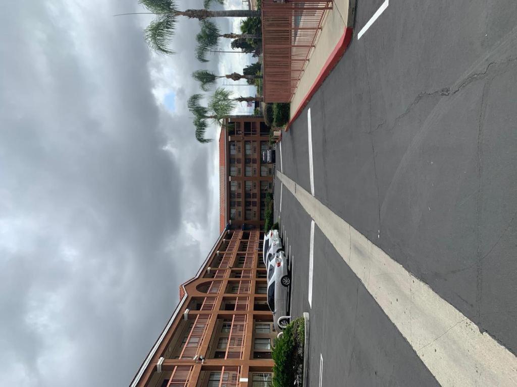 Grand Park Inn Baldwin Park Eksteriør billede